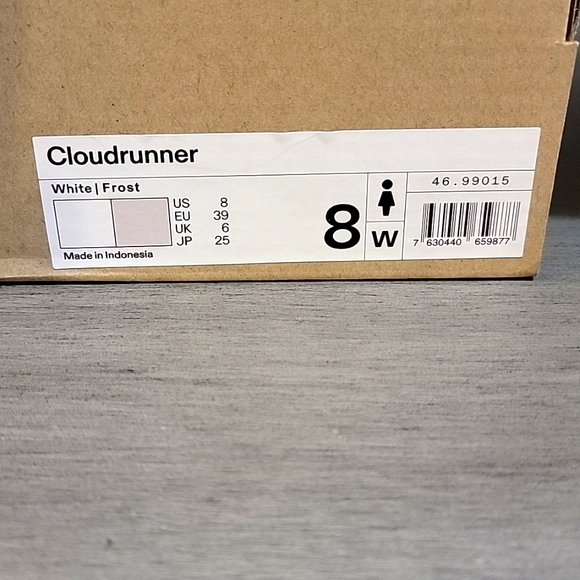 On Running - CloudRunner 2 size 8 Wide - Picture 2 of 7